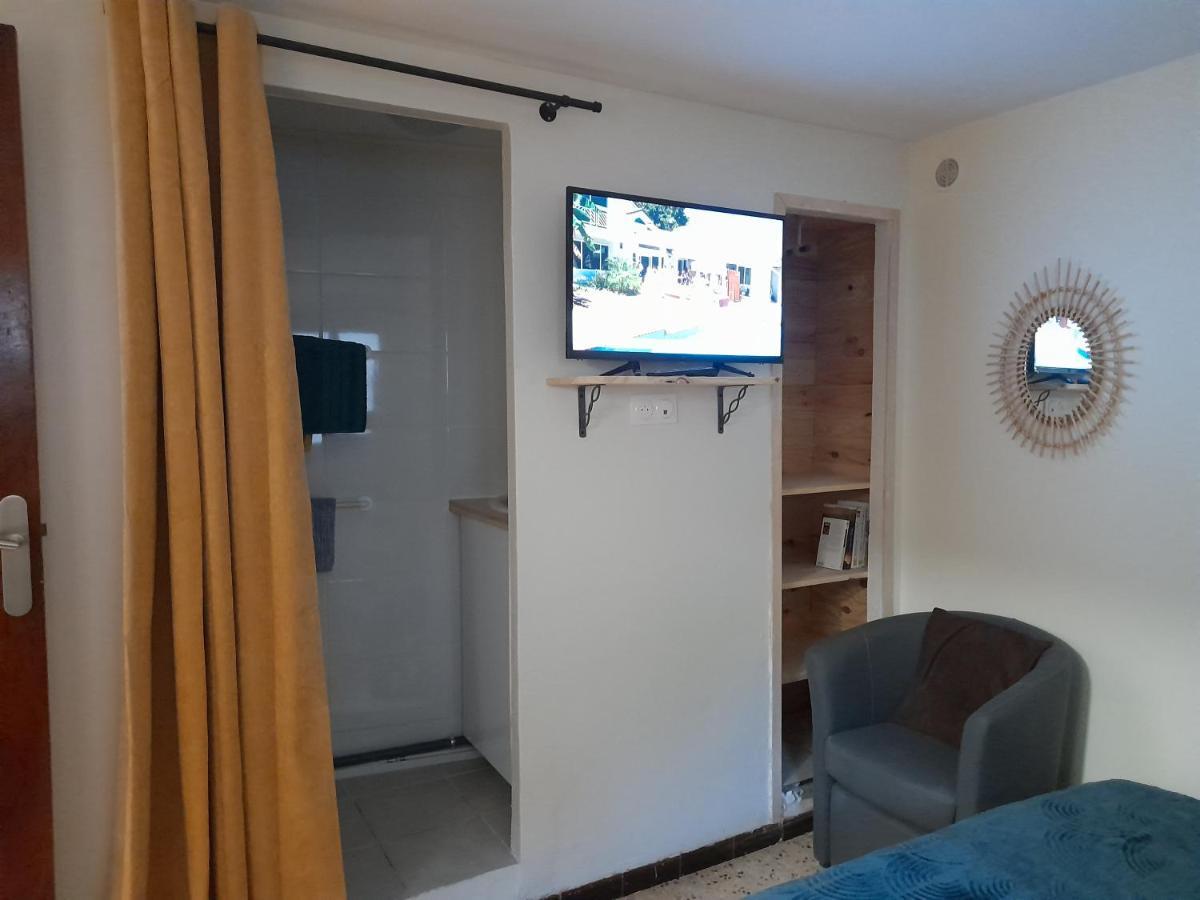 Les Melias T1 Apartment Roujan Bagian luar foto